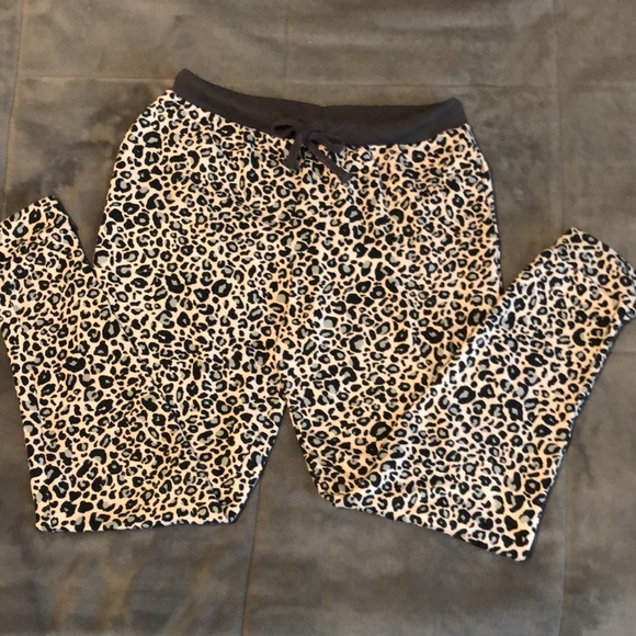 Nordstrom’s Room Service Pajama Set size Medium - Picture 3 of 3